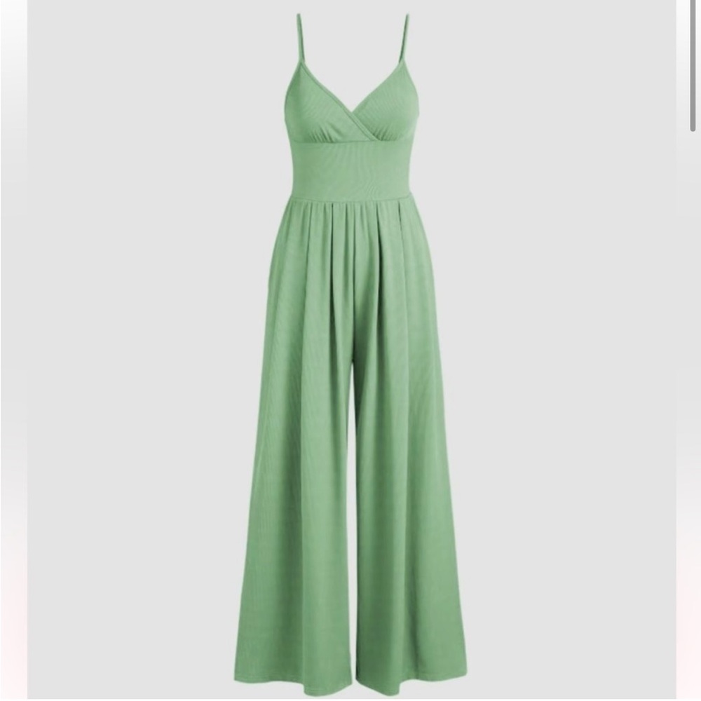 NWOT wide leg jumpsuit, size small.
